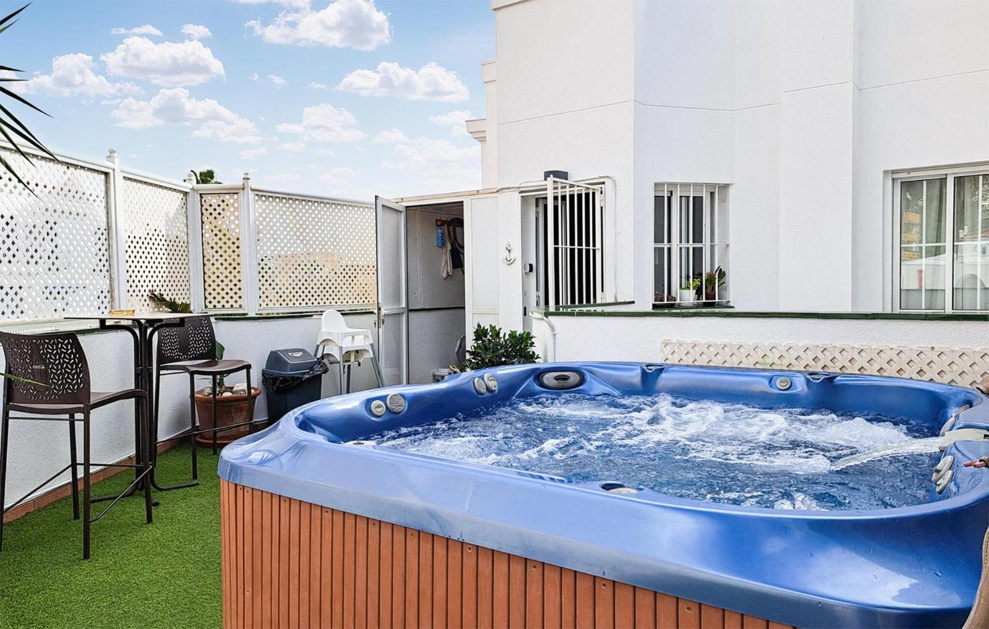 Stunning In With Jacuzzi Apartamento Nerja