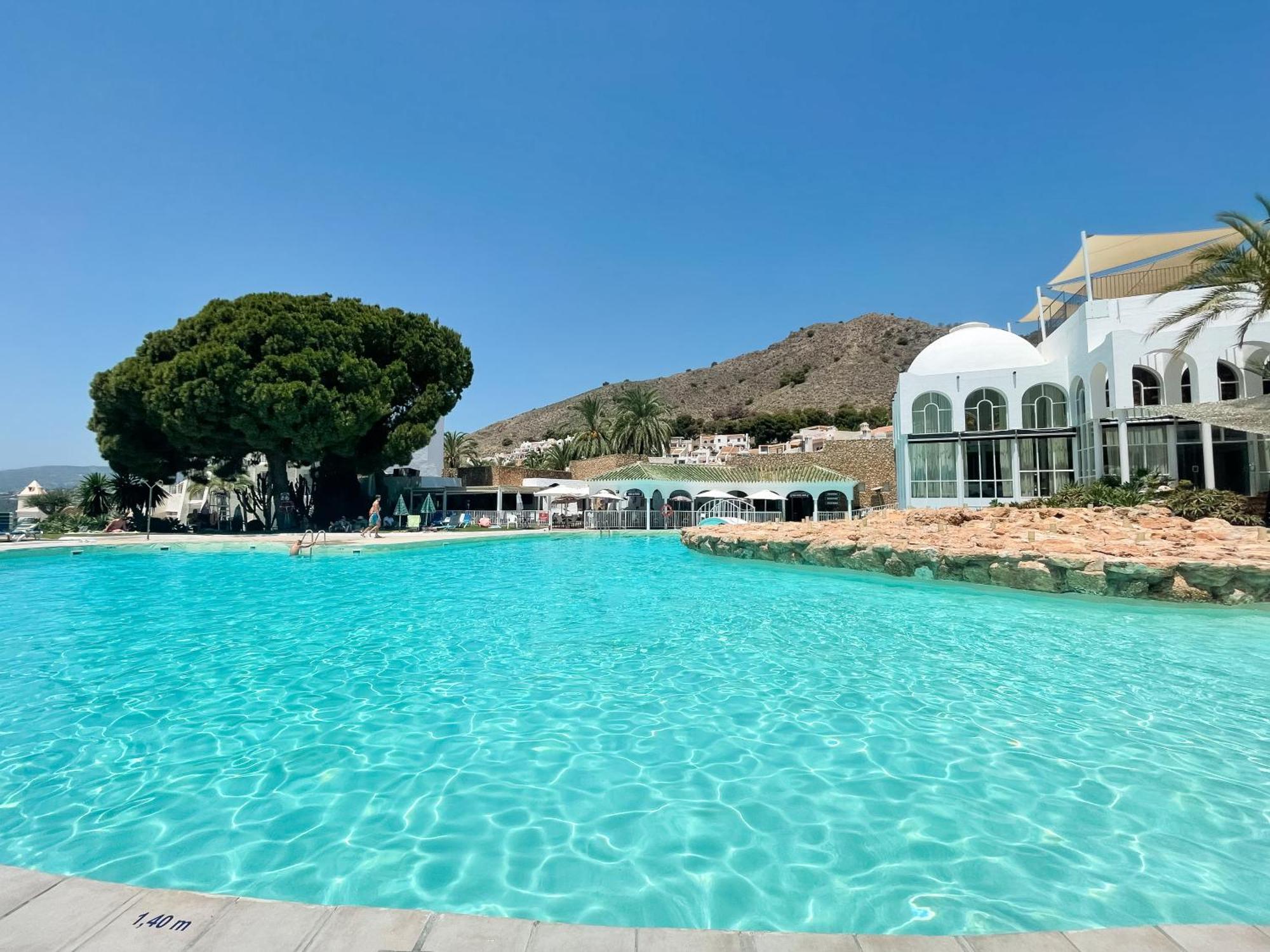 Apartamento Renovated With Nerjas Biggest Pool Nerja
