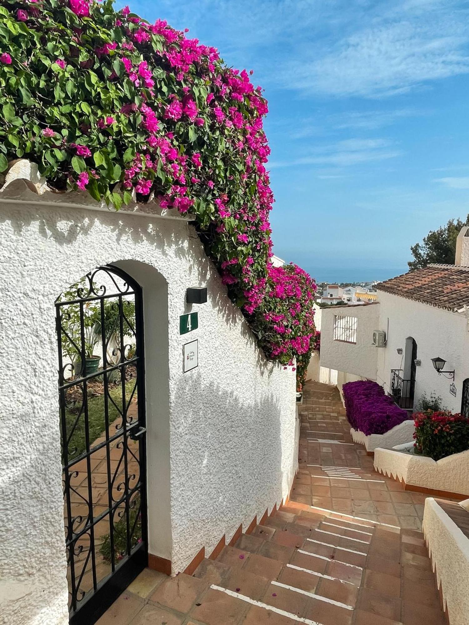 Renovated With Nerjas Biggest Pool Apartamento