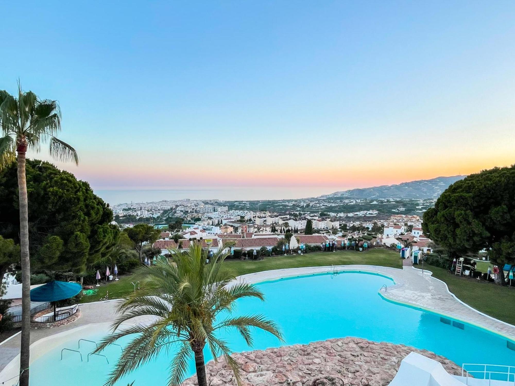 Renovated With Nerjas Biggest Pool Apartamento *