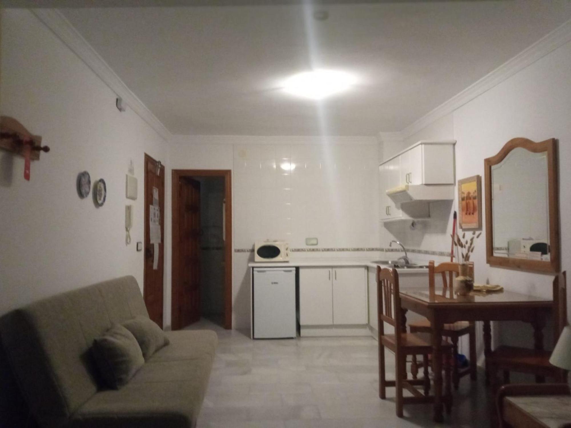 Pepe Mesa Apartamento Nerja