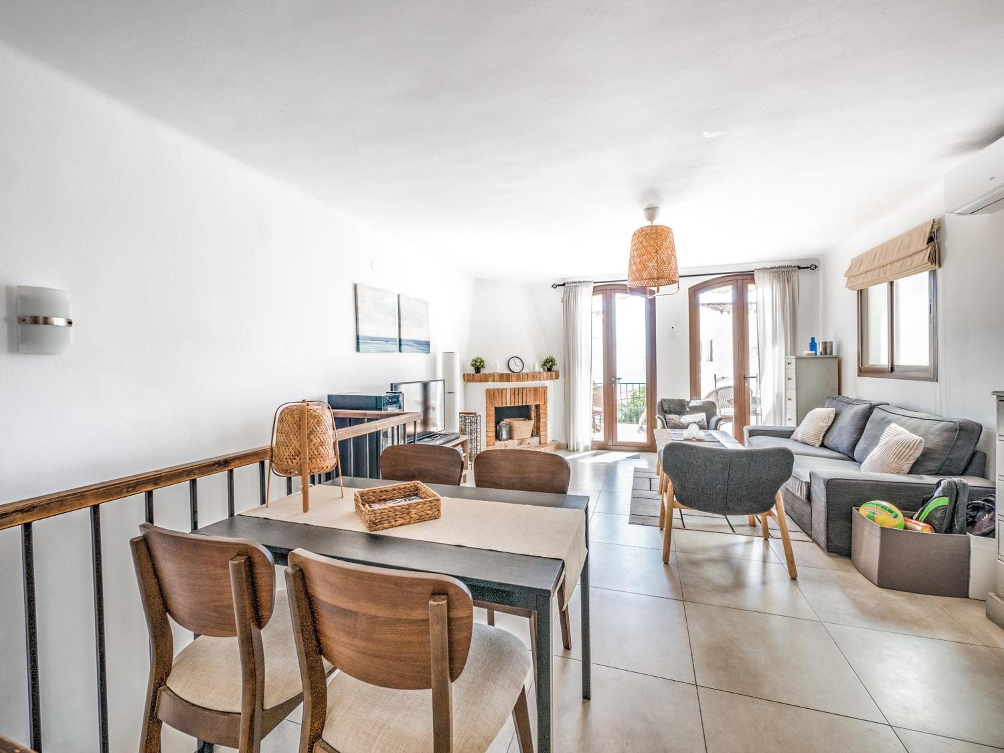 Сasa de vacaciones Townhouse In Capistrano Village With 2 Pool Areas Nerja