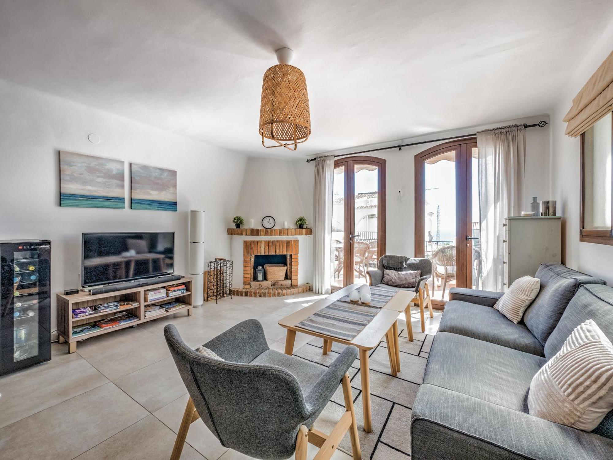 Сasa de vacaciones Townhouse In Capistrano Village With 2 Pool Areas Nerja