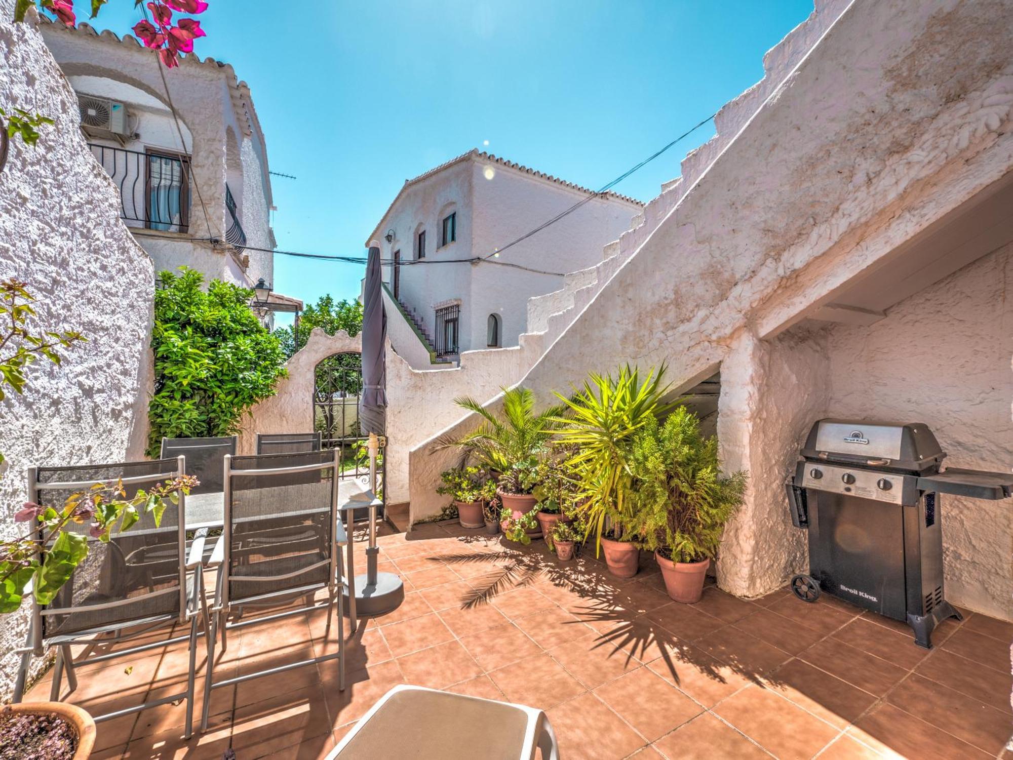 Townhouse In Capistrano Village With 2 Pool Areas