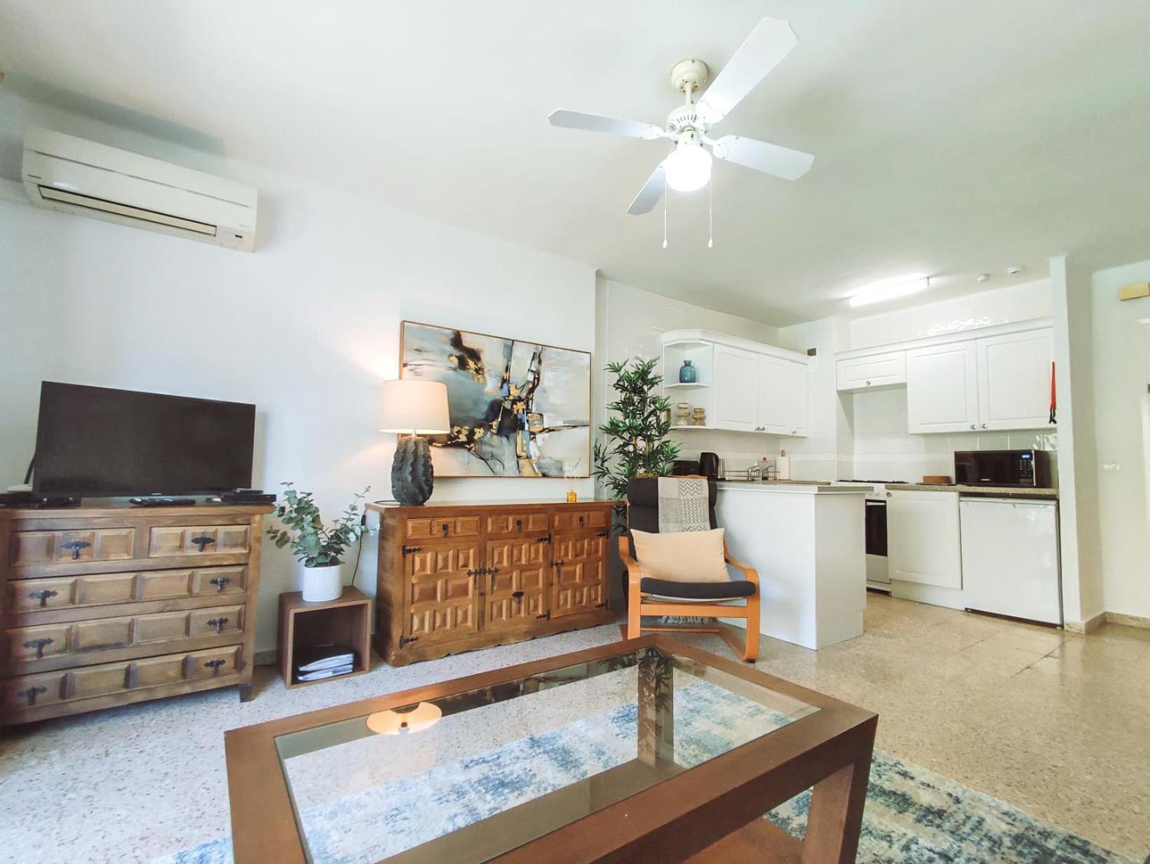 Modern 1 Bedroom With Pool Acess, Edificio Bahamas, Apartamento