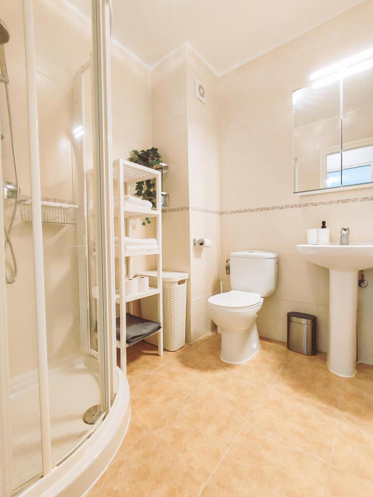 Modern 1 Bedroom With Pool Acess, Edificio Bahamas, Nerja