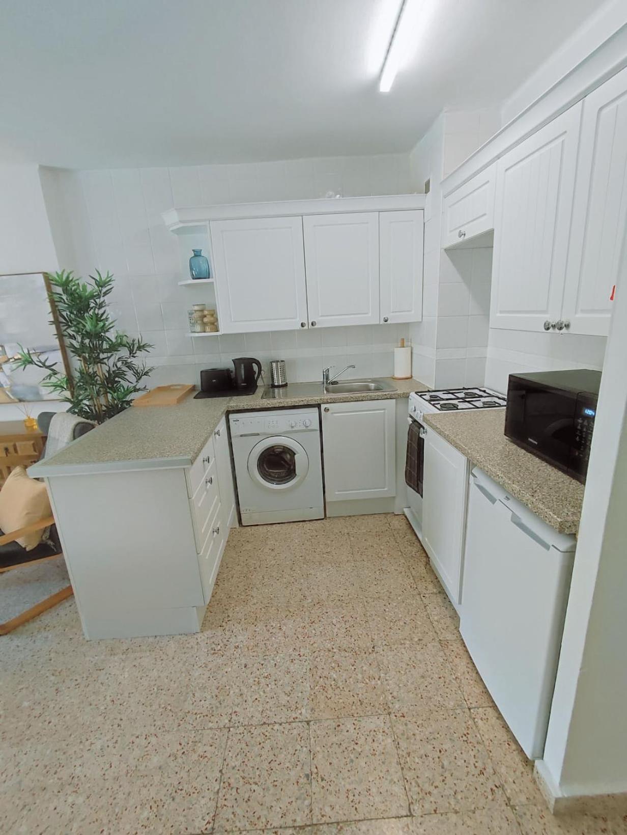 Modern 1 Bedroom With Pool Acess, Edificio Bahamas, Apartamento