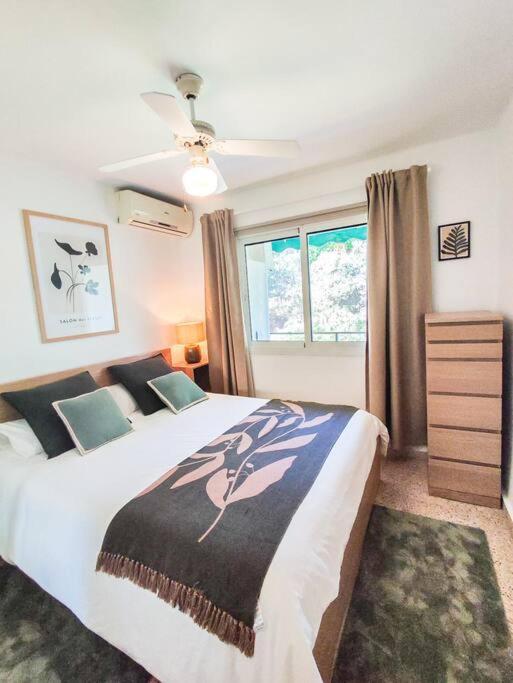 Apartamento Modern 1 Bedroom With Pool Acess, Edificio Bahamas, Nerja