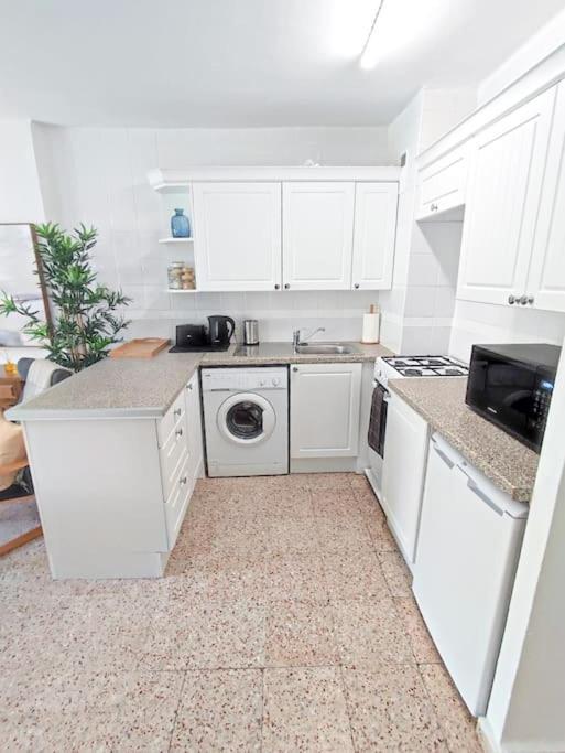 Apartamento Modern 1 Bedroom With Pool Acess, Edificio Bahamas, *