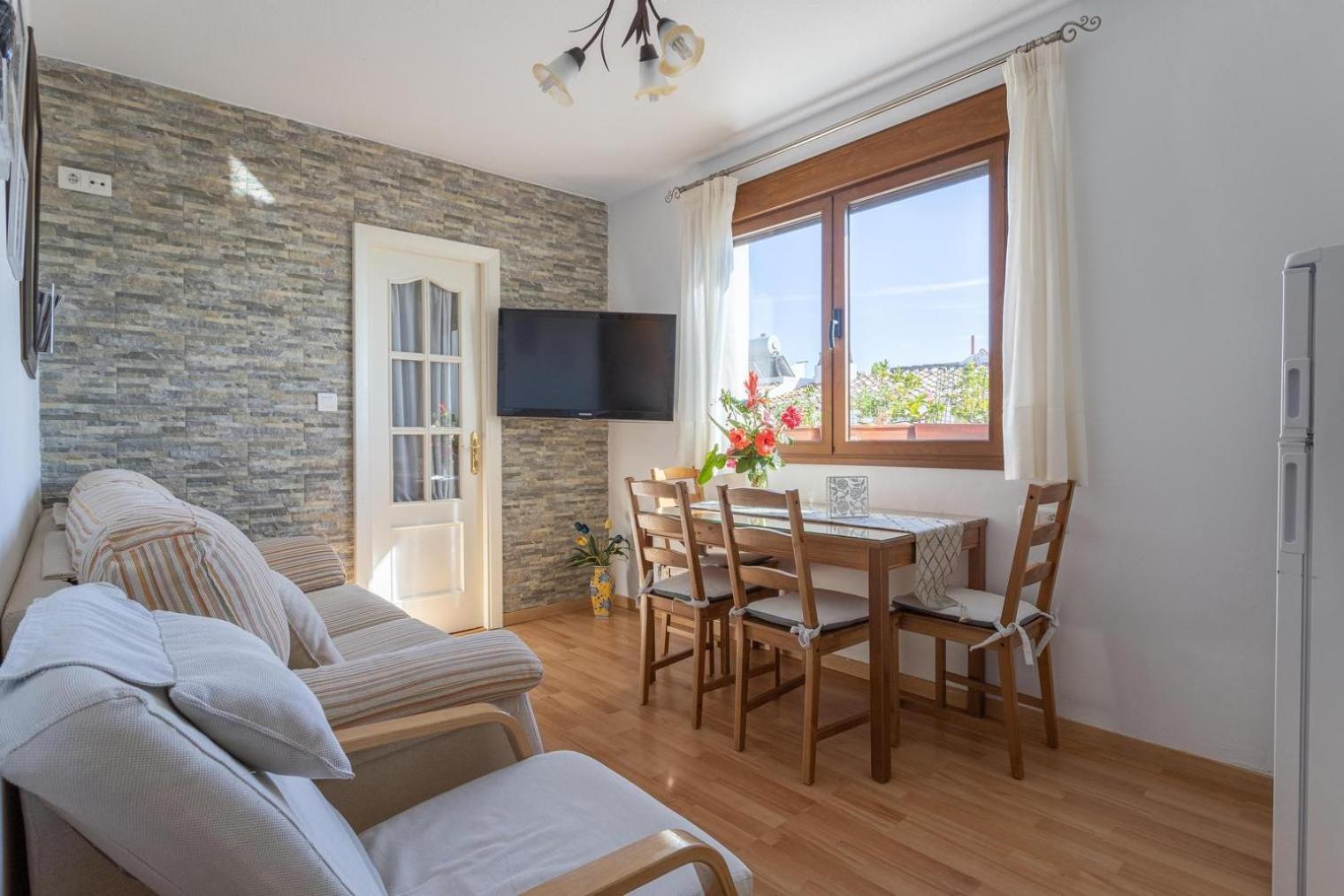 Apartamento En Urb. Residencial 2 4 Per. Nerja