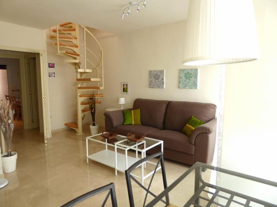 Apartamento Atico Fresco Y Luminoso Con Aparcamiento Privado