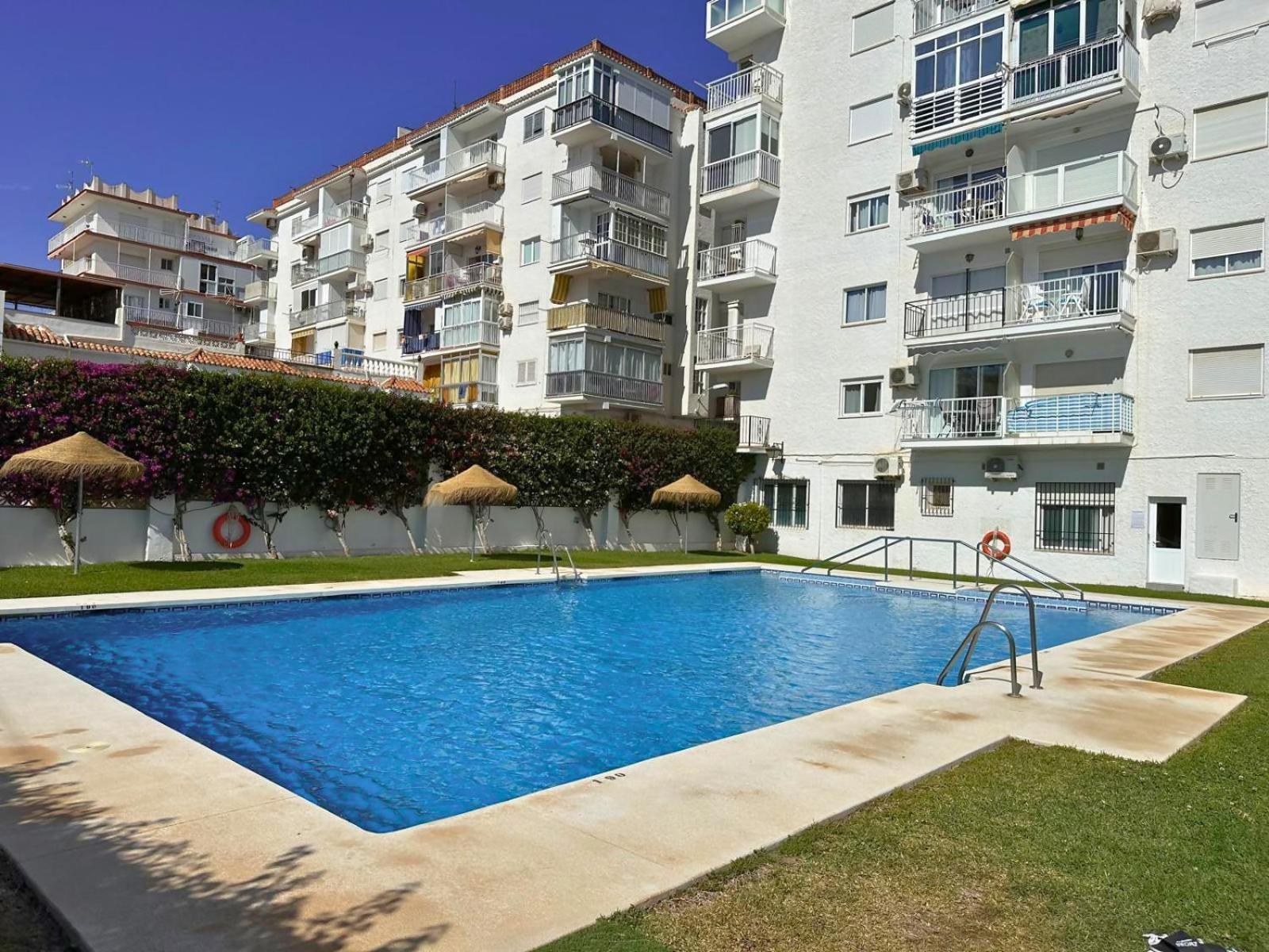 Torrecilla Con Vistas Al Mar Y Piscina Nerja
