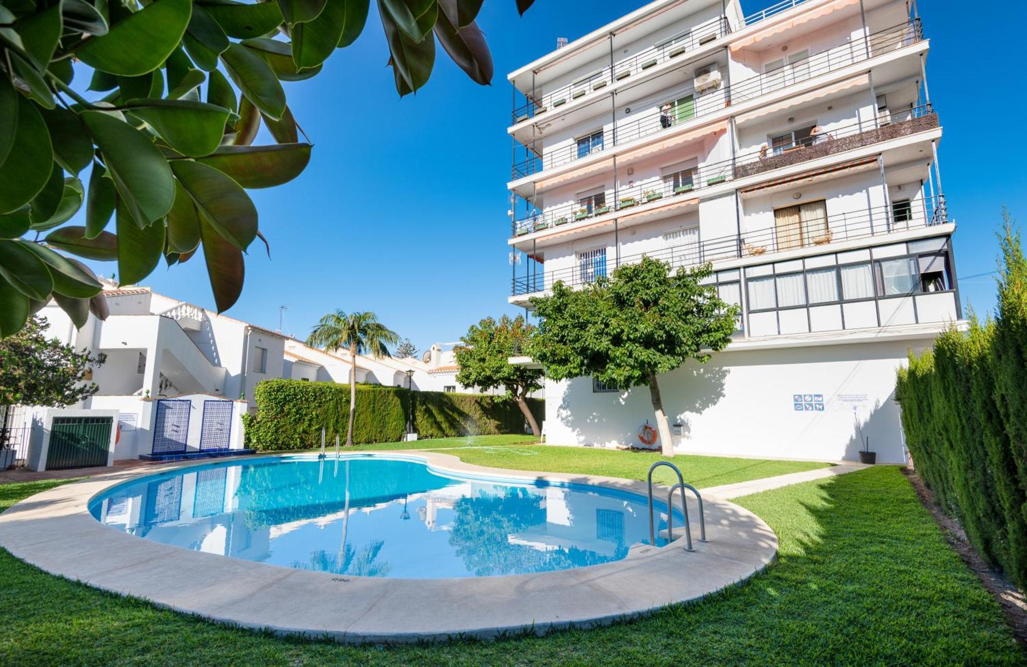 Lunamar Seaviews & Communal Pool