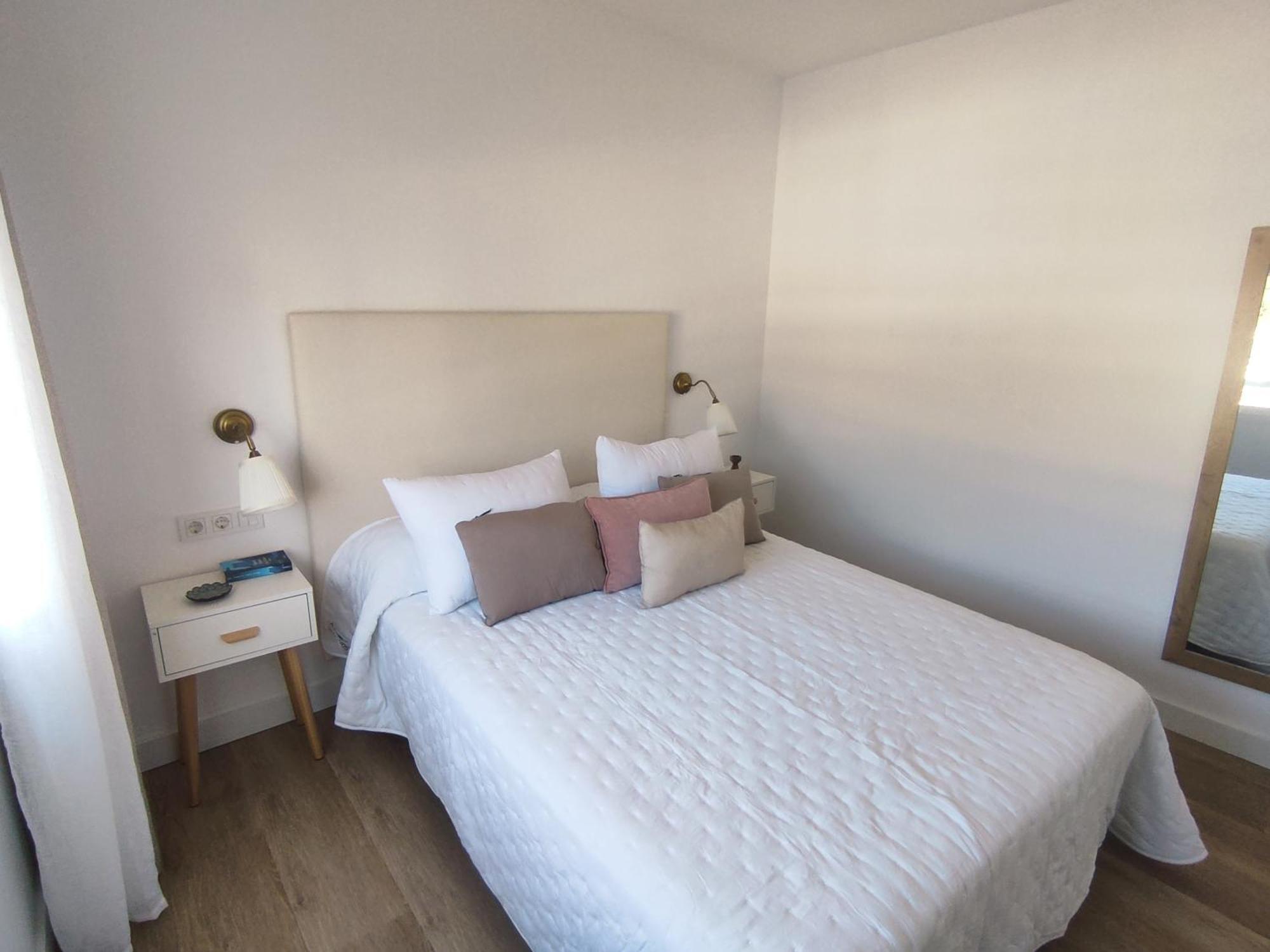 Lunamar Seaviews & Communal Pool *