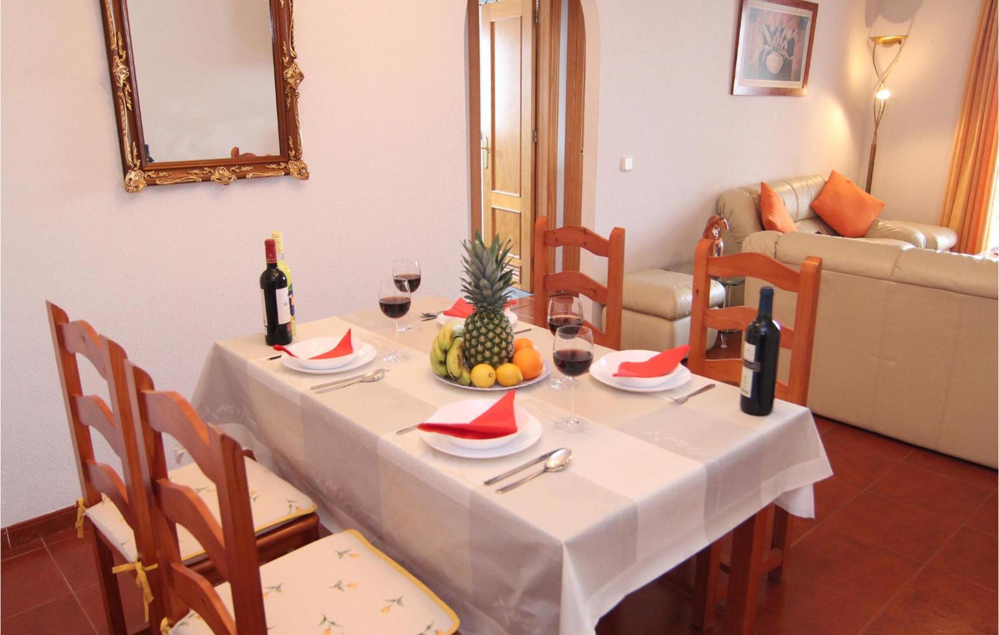 2 Bedroom Awesome In Apartamento Nerja