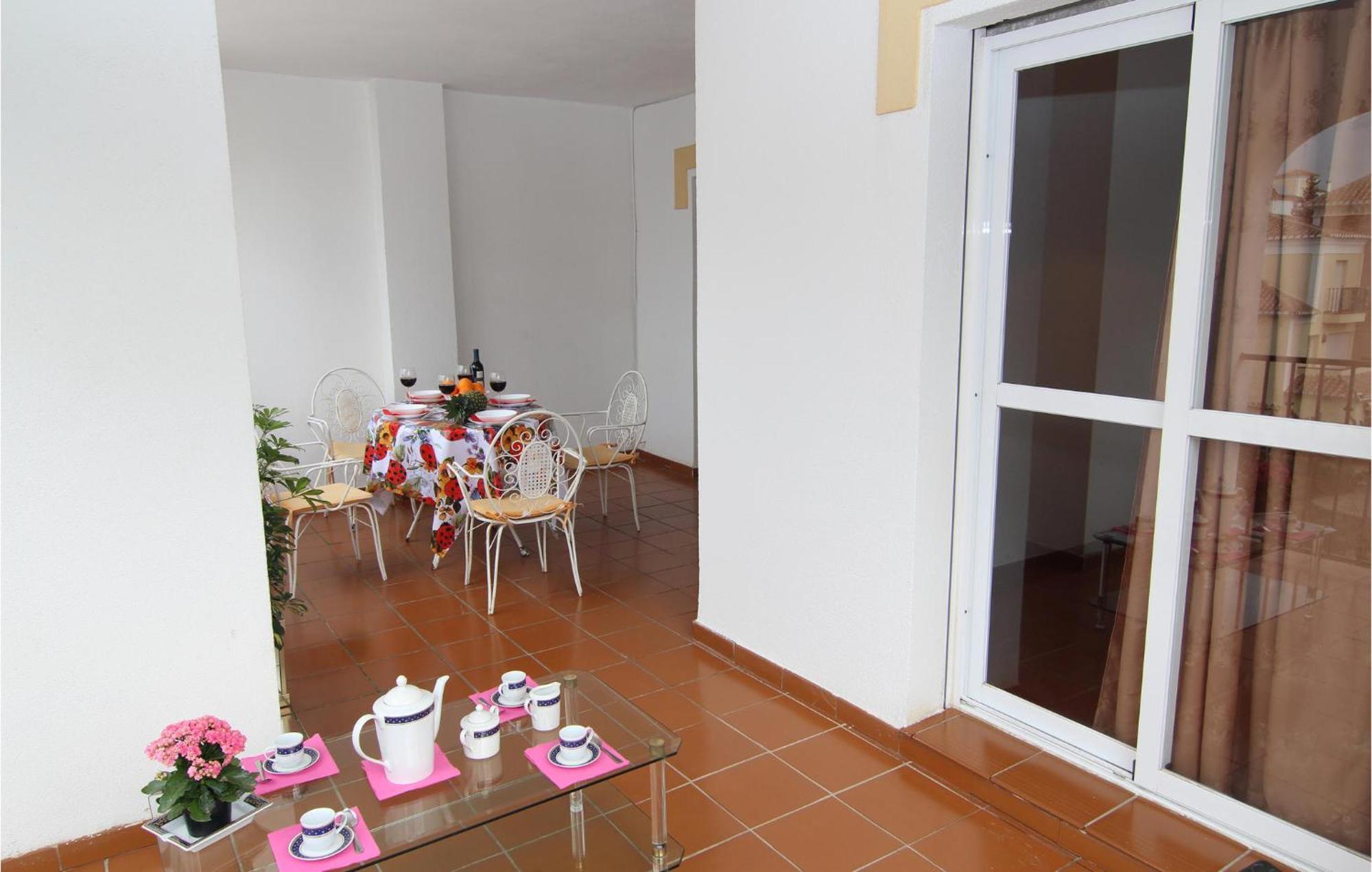 2 Bedroom Awesome In Apartamento