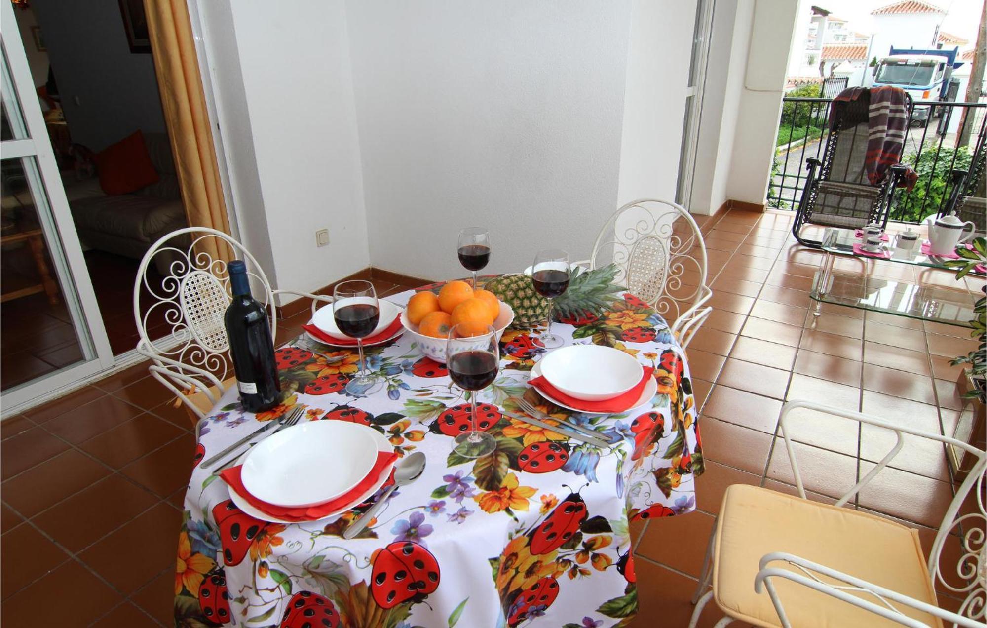 Apartamento 2 Bedroom Awesome In Nerja