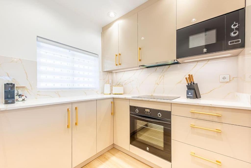 Sea View, Stylish & Modern 2 In The Center Apartamento