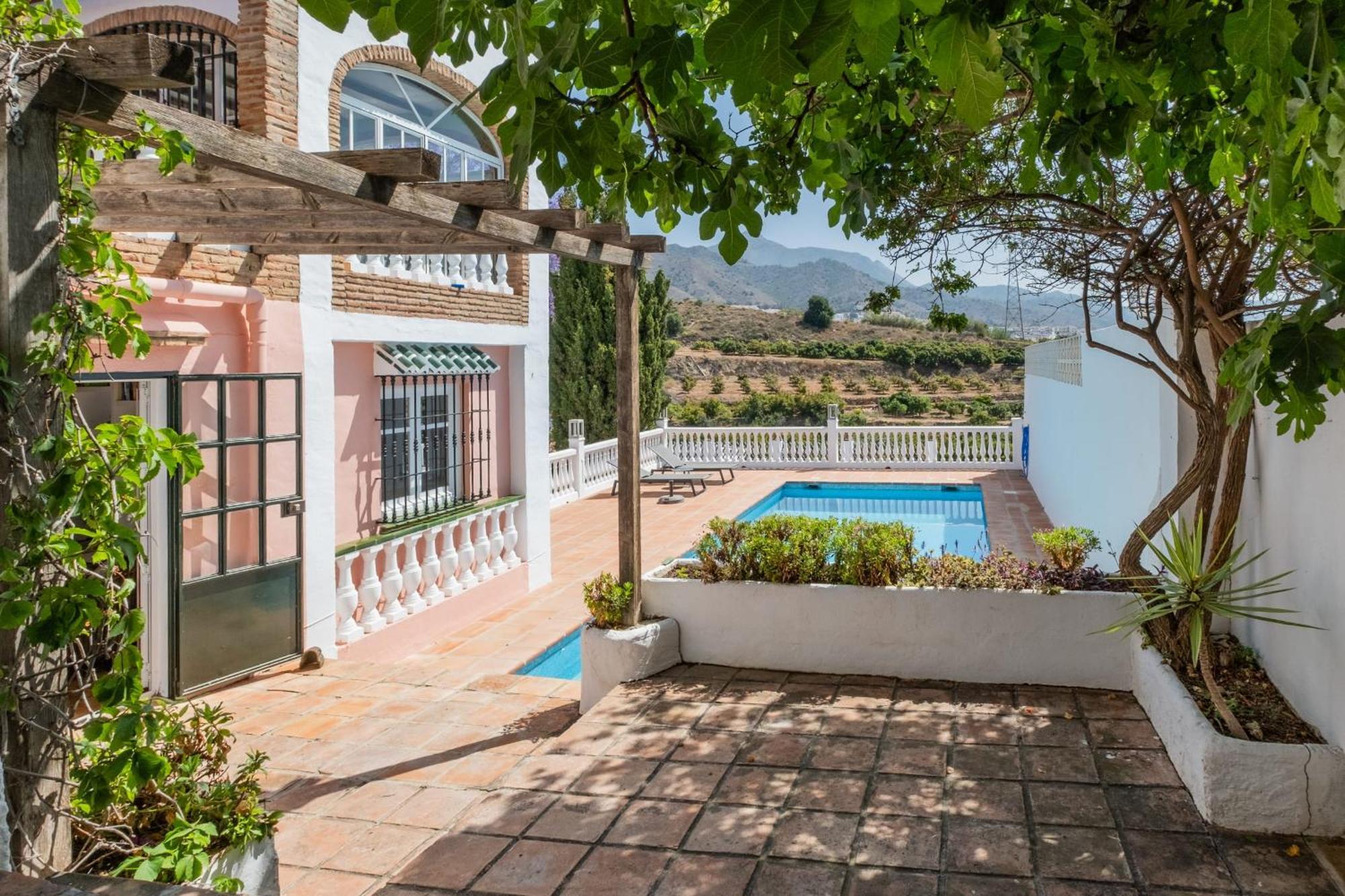 Charming House With Private Pool And Garden *