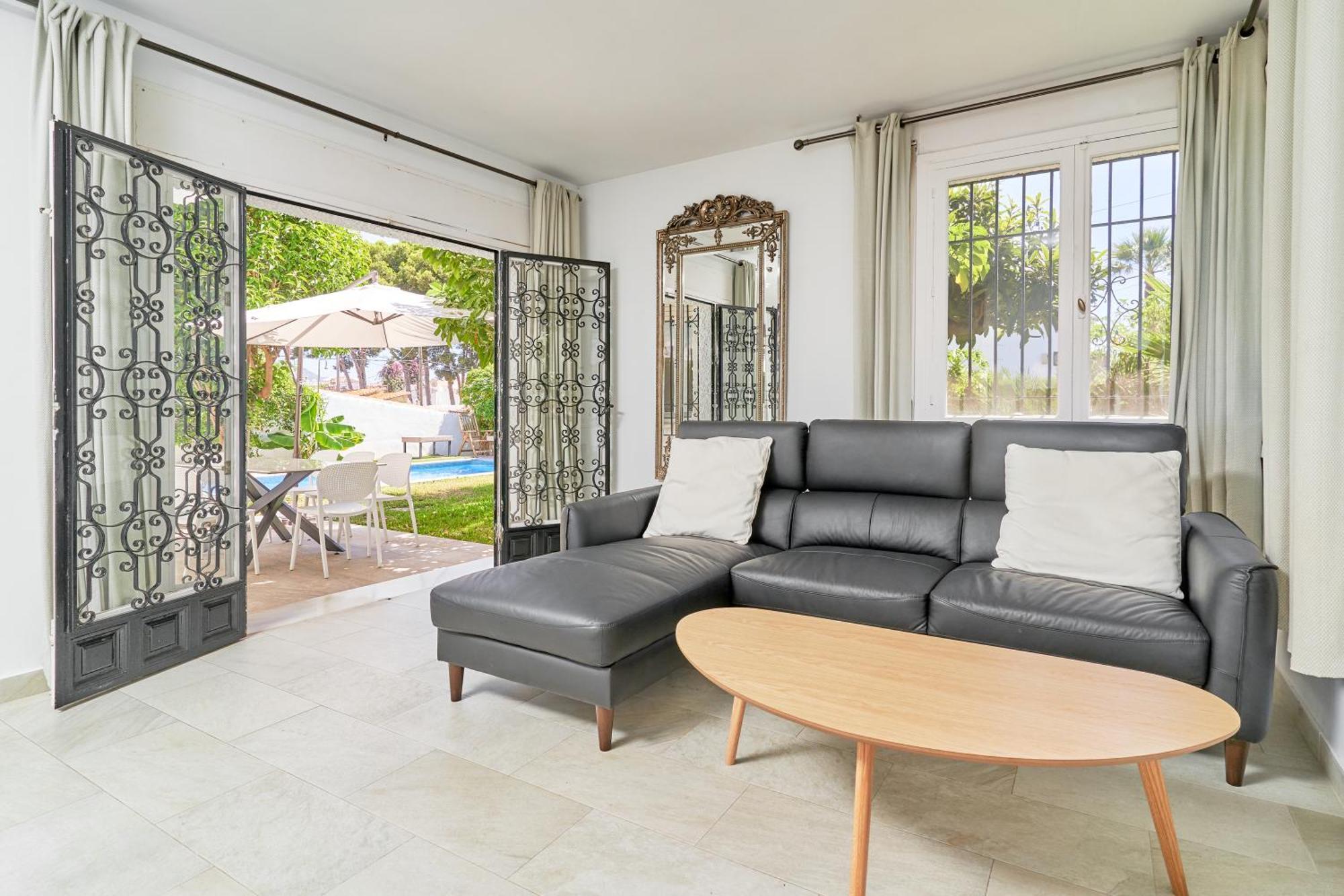 Villa Rodriguez Acosta 22 *