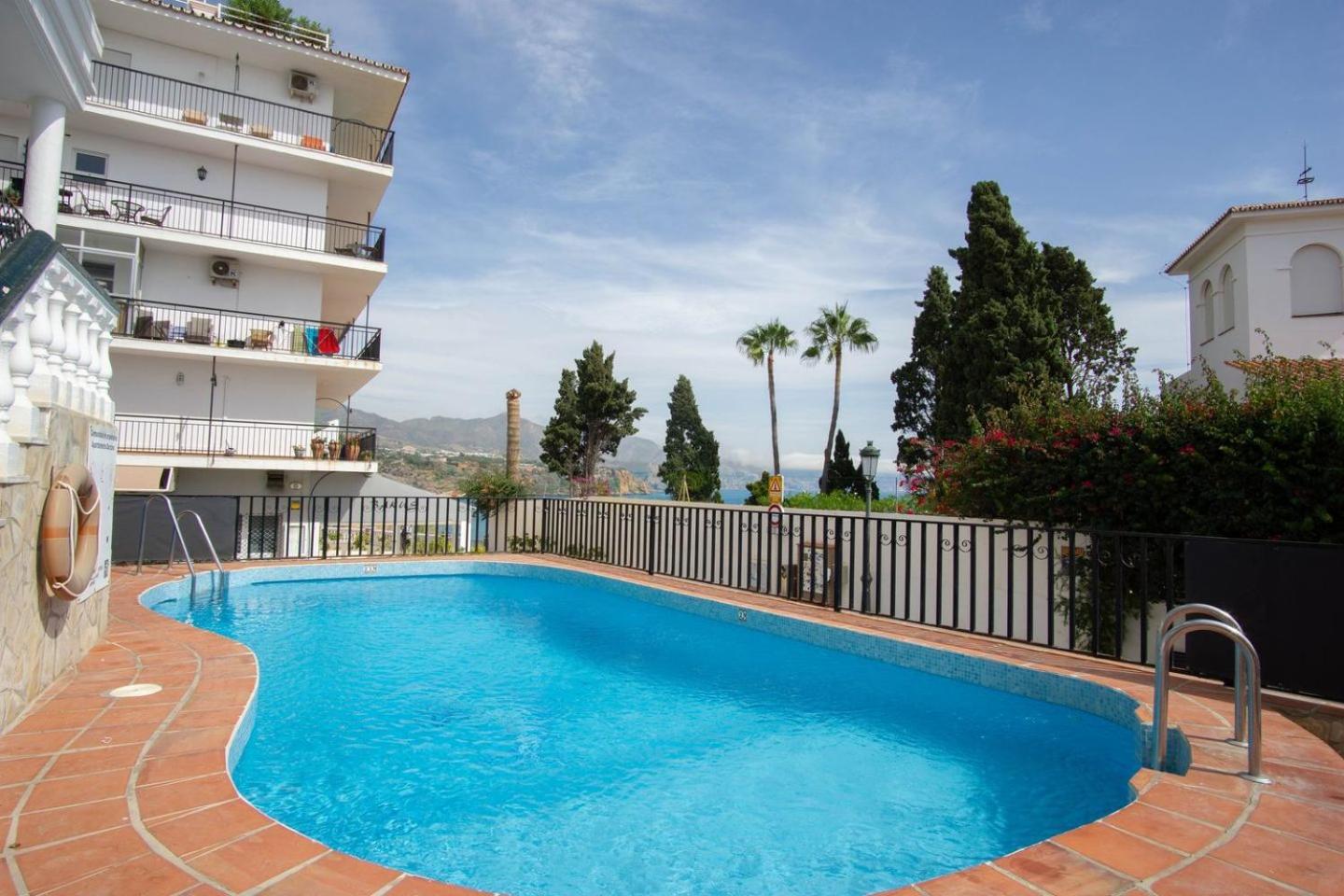 Little Lola, Carabeo Apartamento