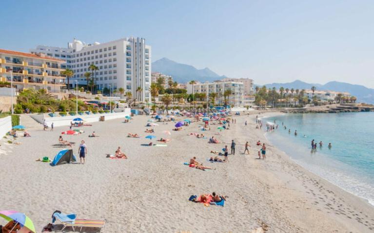 Torrecilla Con Vistas Al Mar Y Piscina Apartamento Nerja