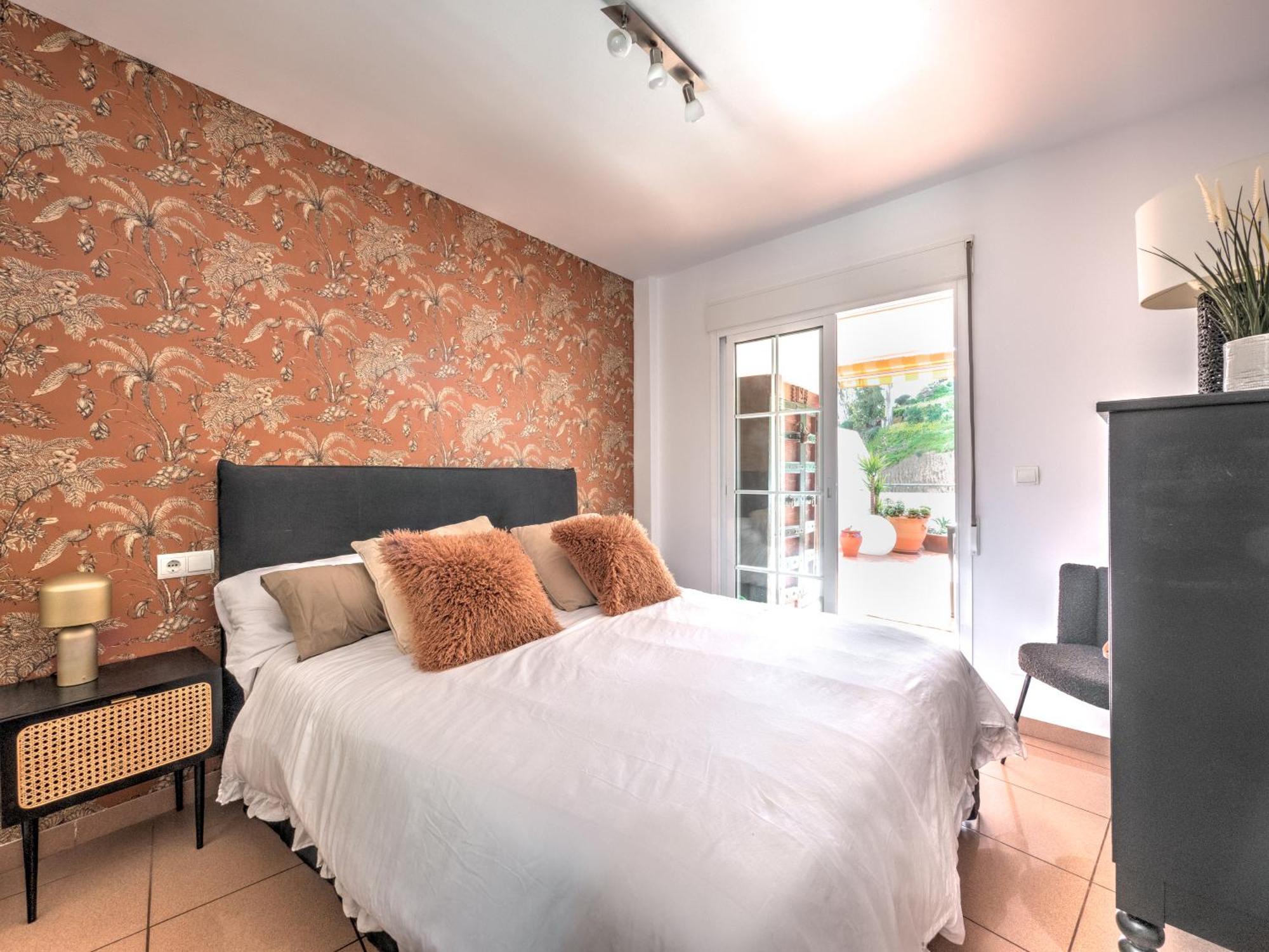 Beachfront With Sea View At Burriana Beach, Apartamento Nerja