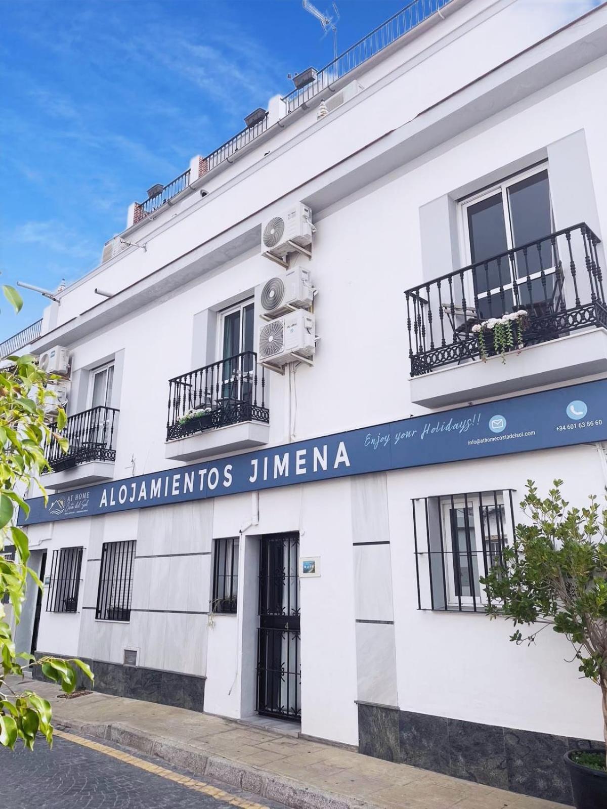Jimena Sevilla En El Centro De Apartamento