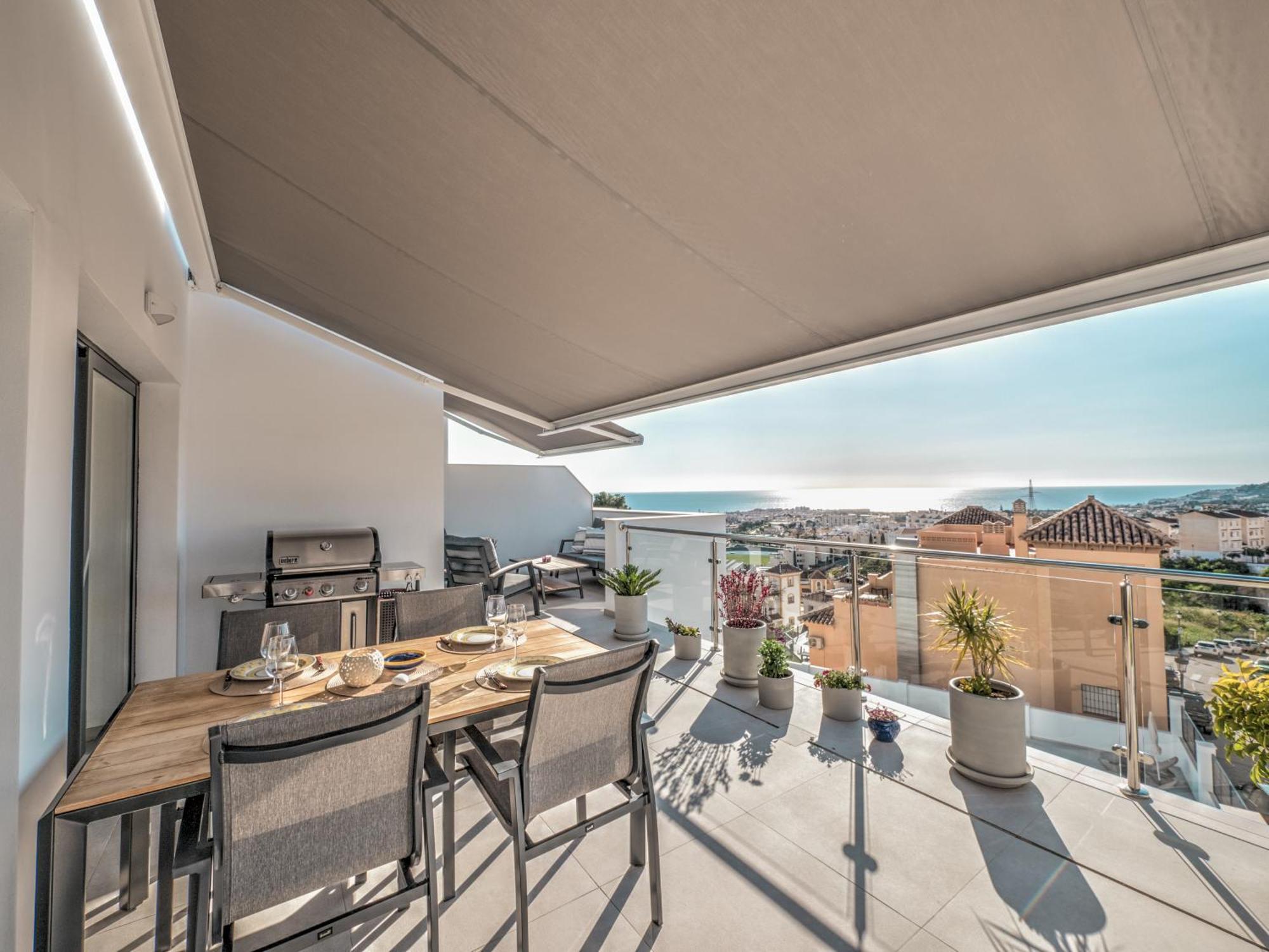 Casa de férias Luxurious Townhouse With View, 3 Terraces And Pool *