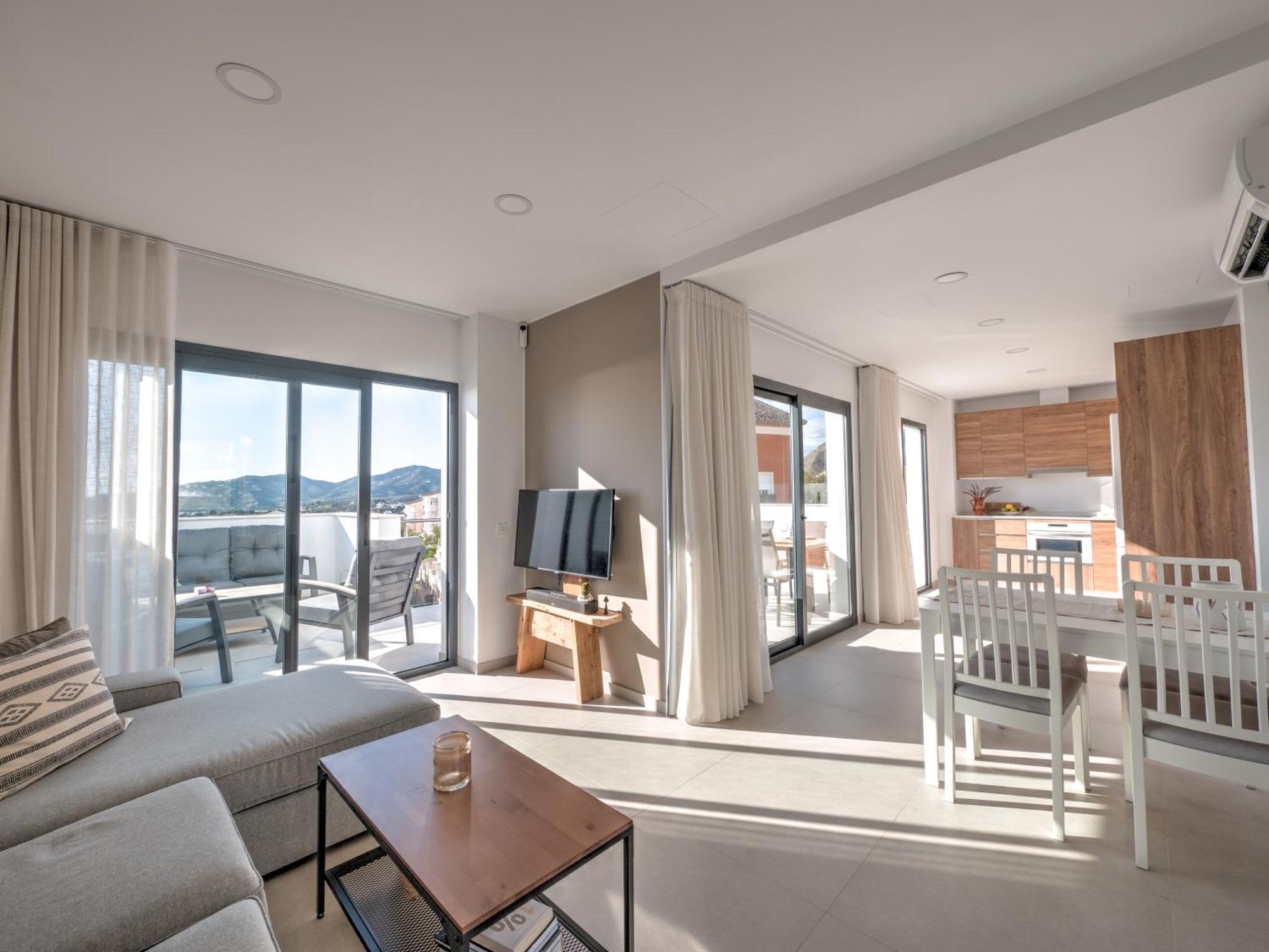 Luxurious Townhouse With View, 3 Terraces And Pool * Nerja
