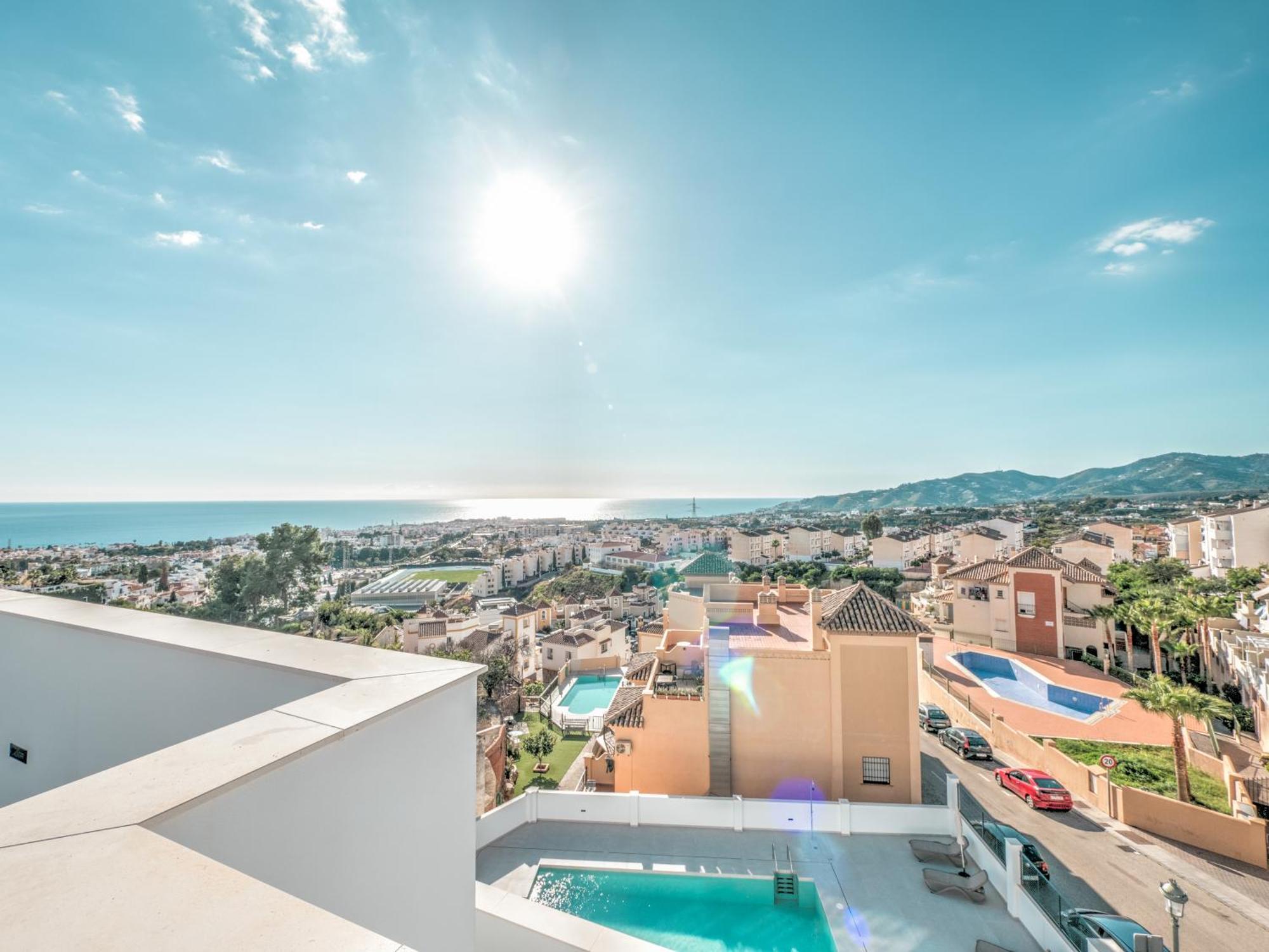 Luxurious Townhouse With View, 3 Terraces And Pool