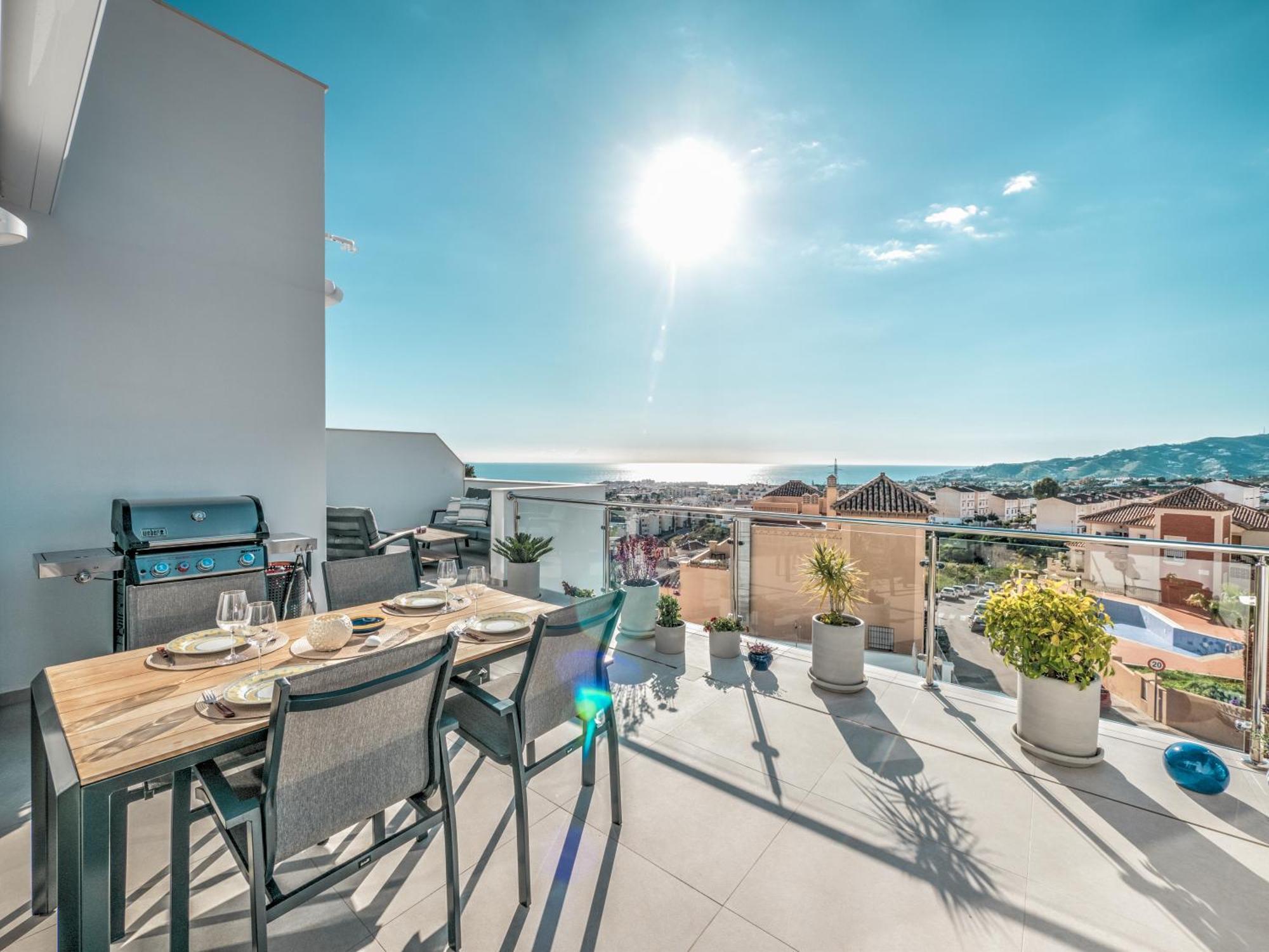 Casa de férias Luxurious Townhouse With View, 3 Terraces And Pool