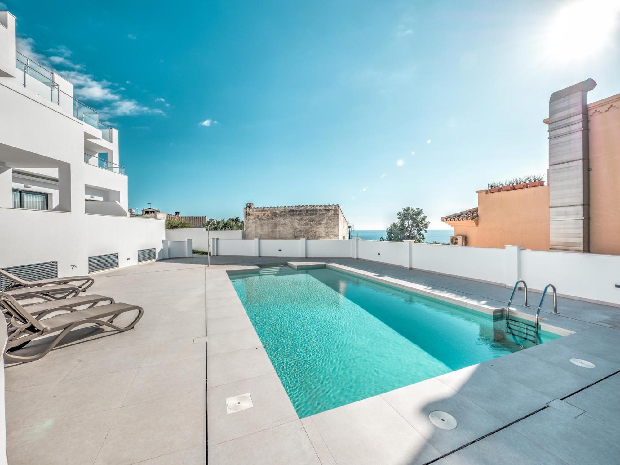 Modern Townhouse With 3 Terraces, Pool And Views Holiday home