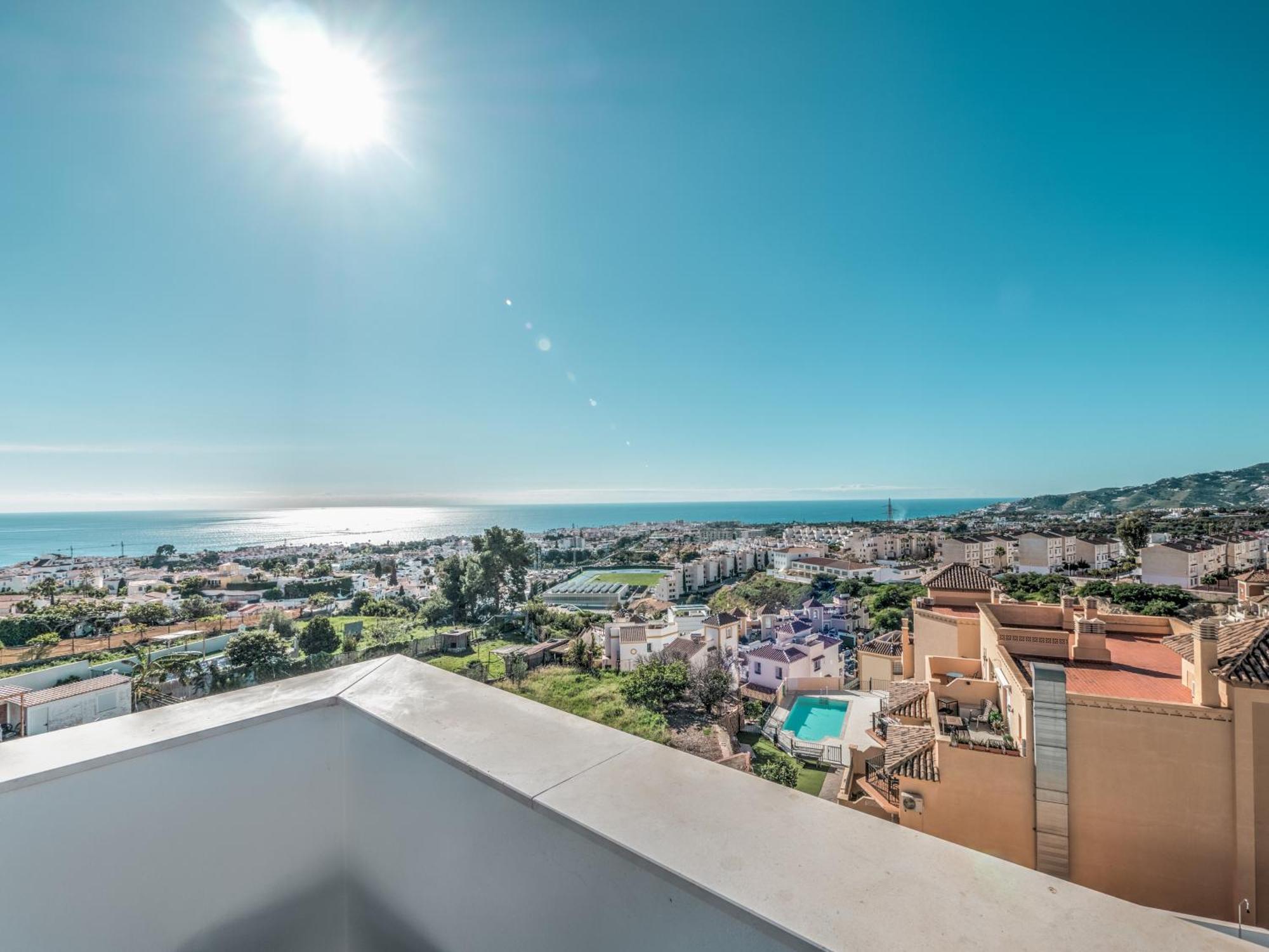 Modern Townhouse With 3 Terraces, Pool And Views
