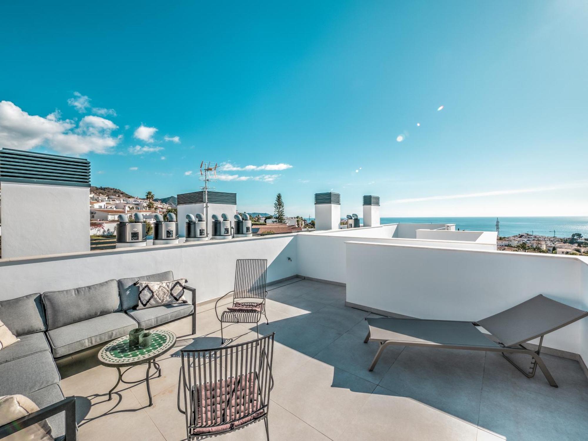 Modern Townhouse With 3 Terraces, Pool And Views Nerja
