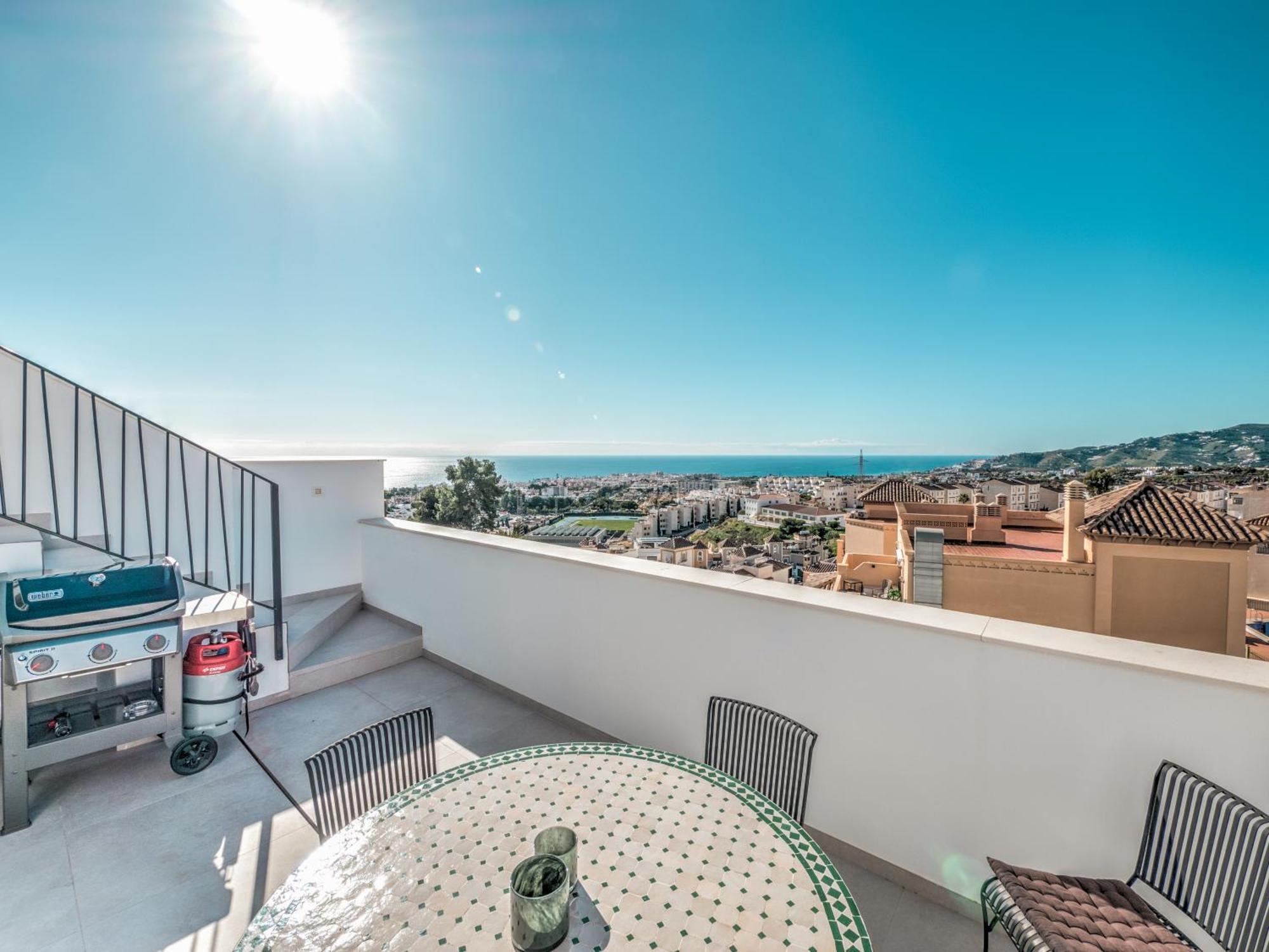 Modern Townhouse With 3 Terraces, Pool And Views * Nerja