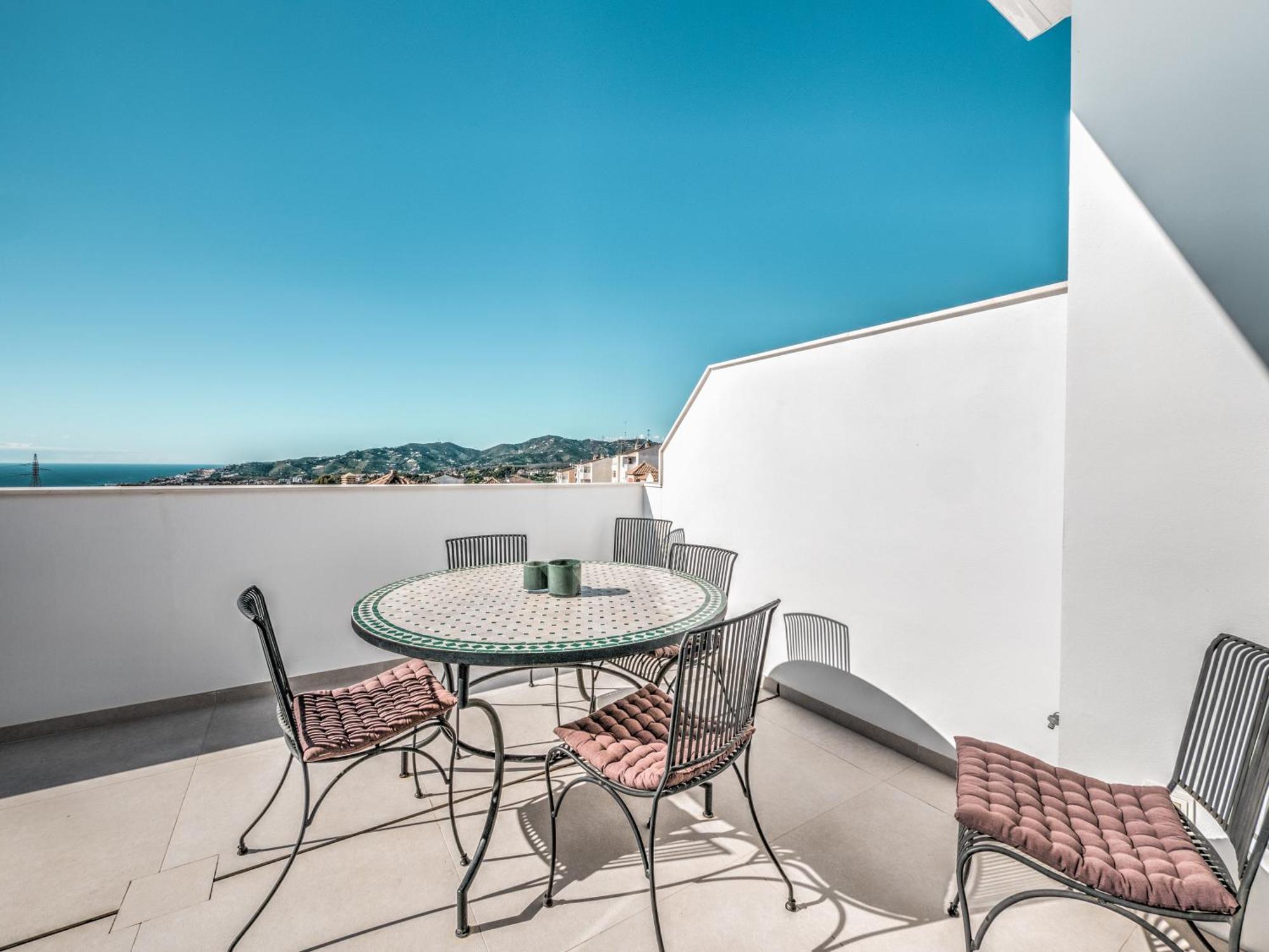 Modern Townhouse With 3 Terraces, Pool And Views *