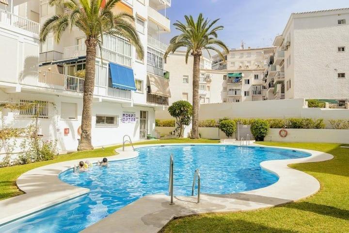 Apartment 1 Bedroom Penthouse With Pool Access, Centre