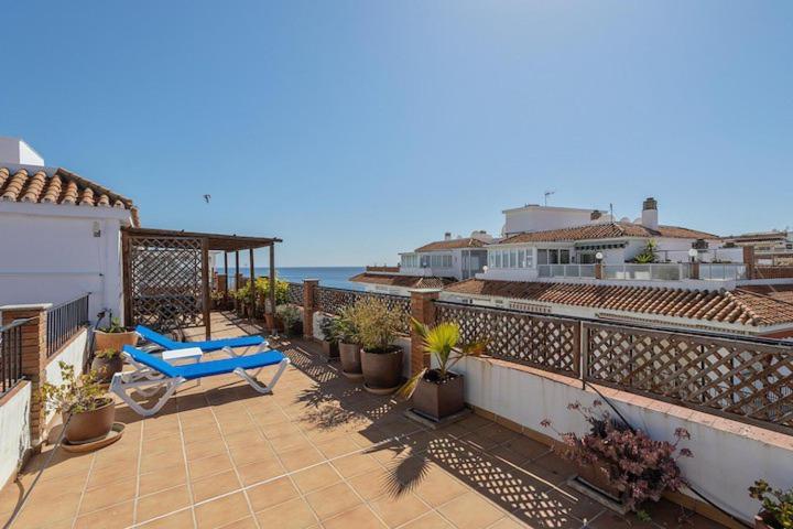 Apartment 1 Bedroom Penthouse With Pool Access, Centre *