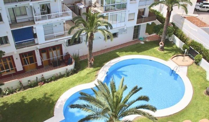 1 Bedroom Penthouse With Pool Access, Centre *