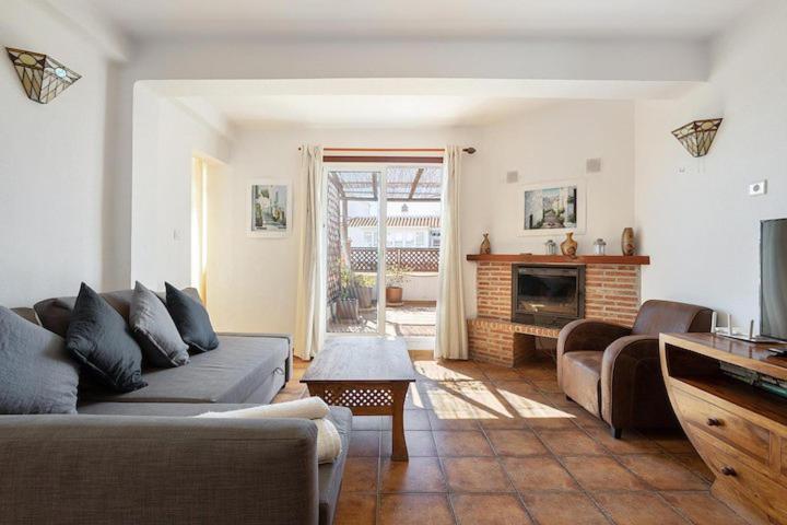 Apartment 1 Bedroom Penthouse With Pool Access, Centre Nerja