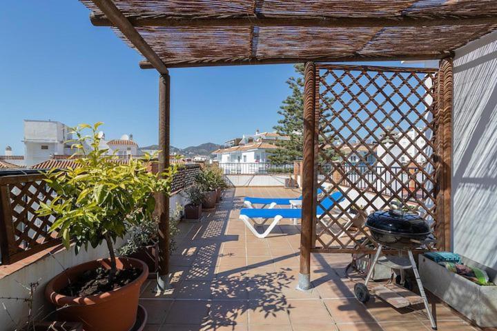 Apartment 1 Bedroom Penthouse With Pool Access, Centre Nerja