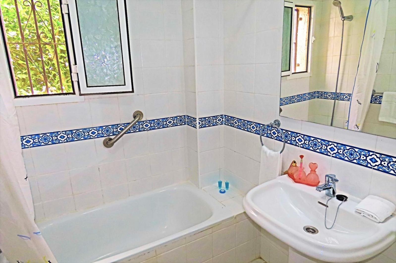 Vista Con Piscina Privada - Lual *