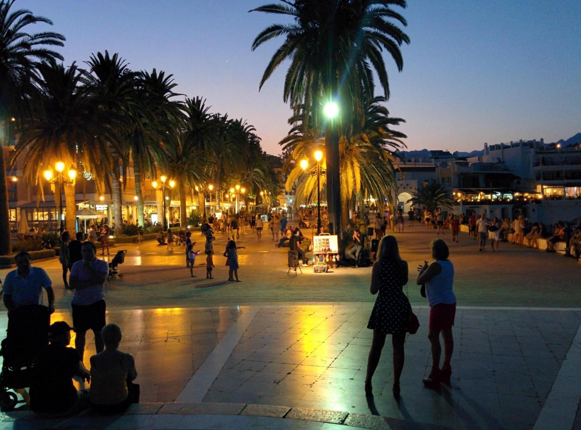 Mitten In Der Stadt Von * Nerja