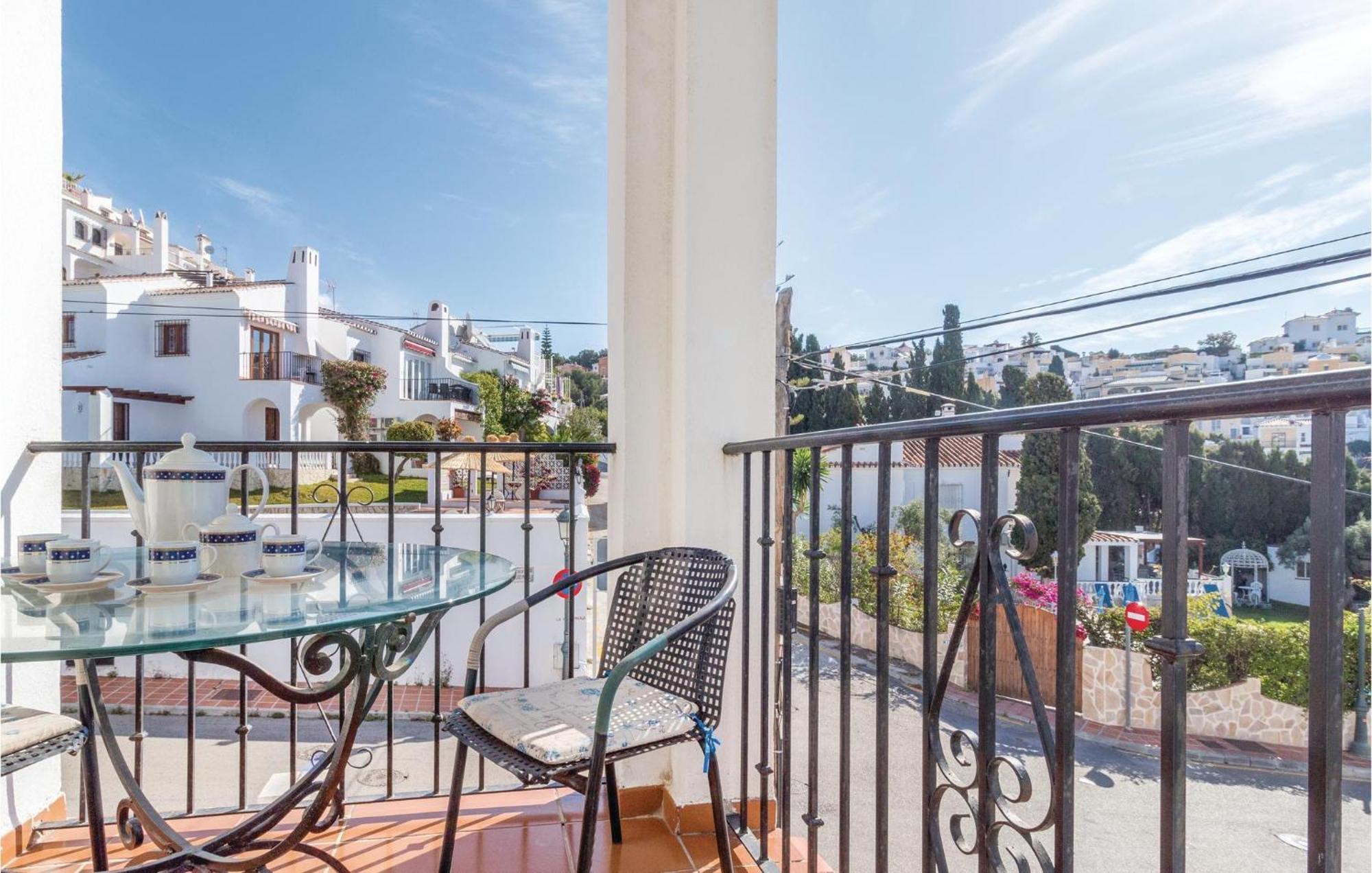 Apartamento 2 Bedroom Awesome In *