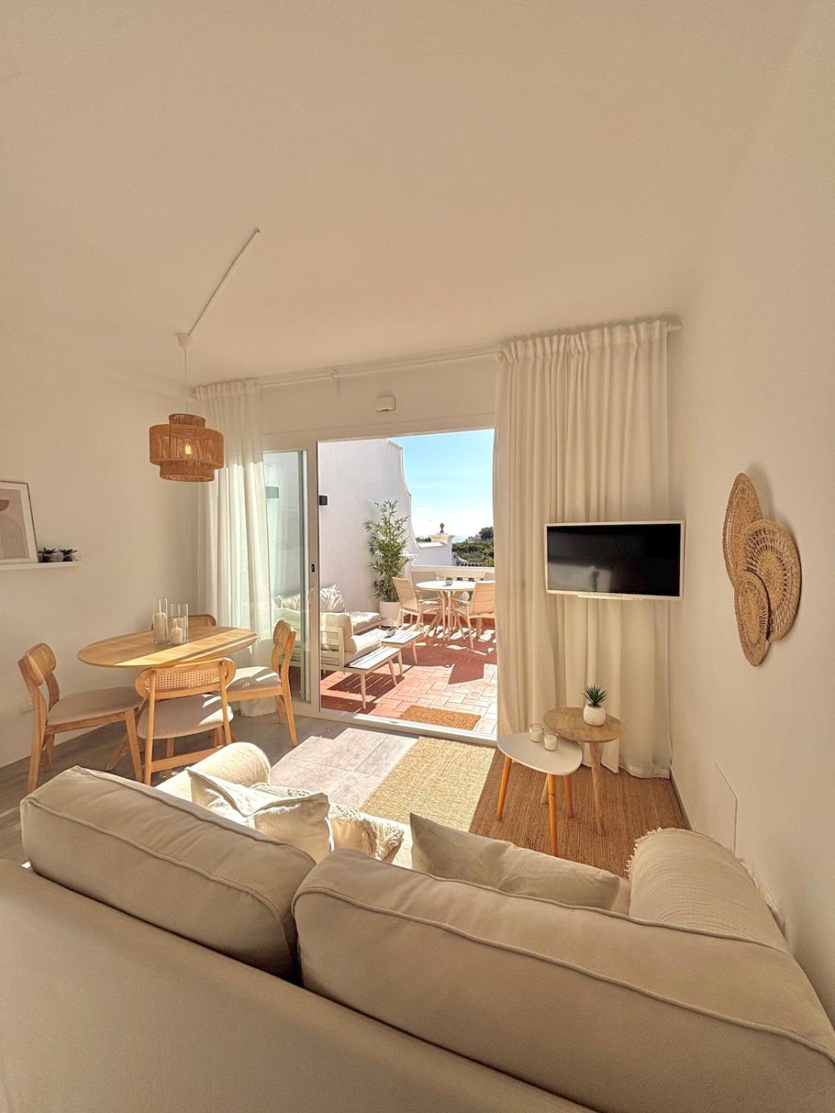 New With Sea View, Big Terrace & Pools Apartment Nerja