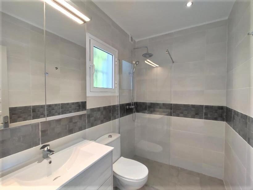 Beautiful 4 Bedroom Town House In Punta Lara *