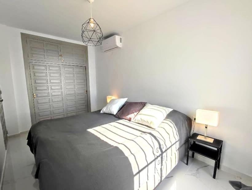 Casa de férias Beautiful 4 Bedroom Town House In Punta Lara Nerja