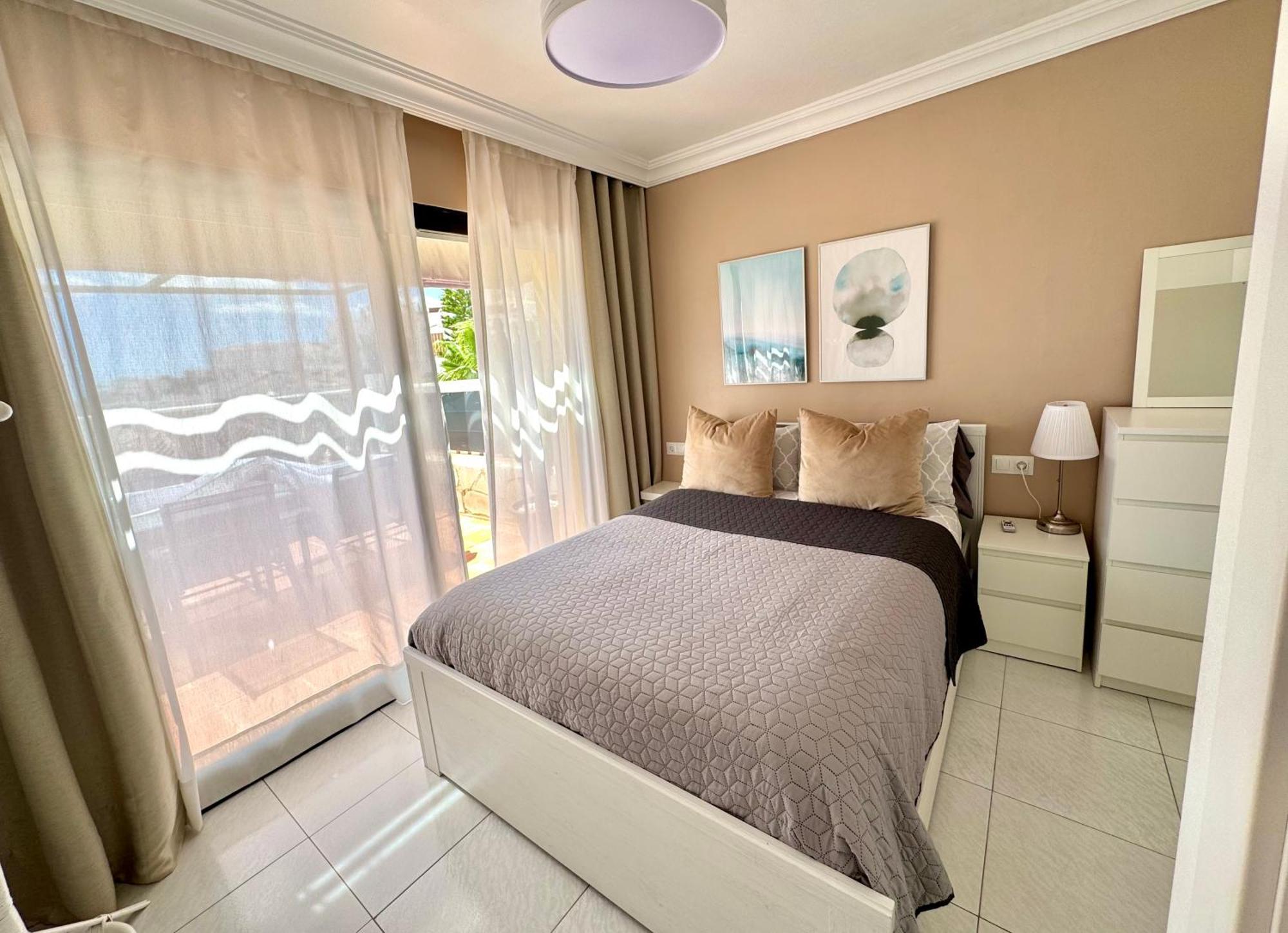 Сasa de vacaciones Casa Con Gran Terraza, Muy Luminosa Y En Tranquila Zona Residencial *