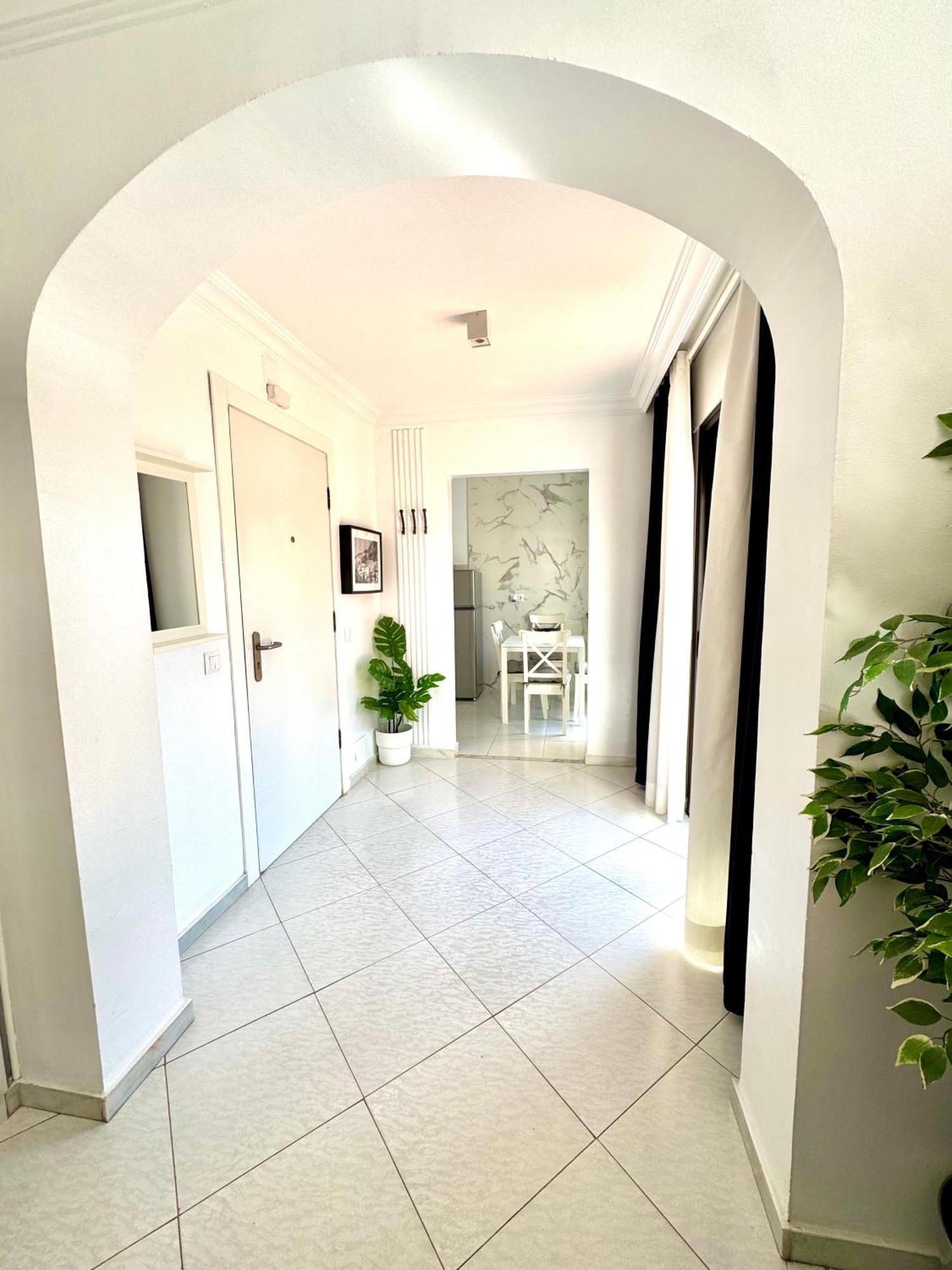 Casa Con Gran Terraza, Muy Luminosa Y En Tranquila Zona Residencial Nerja